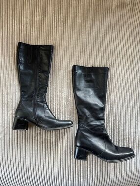 La Canadienne Classic Black Leather Knee-High Boots - Women's